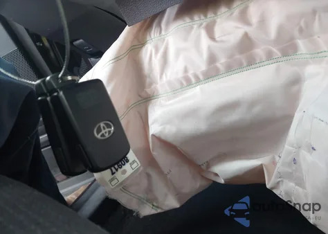 2018 Toyota Rav4 Xle z USA, uszkodzony, nr VIN 2T3WFREV0JW444820